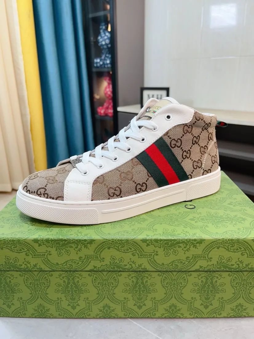 Men's shoes 💰440🌹🌹GUCCI [Gucci] New high-top men's shoes, a high-end brand, the latest fashionable casual men's shoes, trendy and versatile, relaxed and sporty style, uppers imported from Italy, first-layer cowhide, genuine leather lining, and ultra-fine workmanship. Original personalized fashionable rubber wear-resistant outsole, light and comfortable on the foot, size 38-44